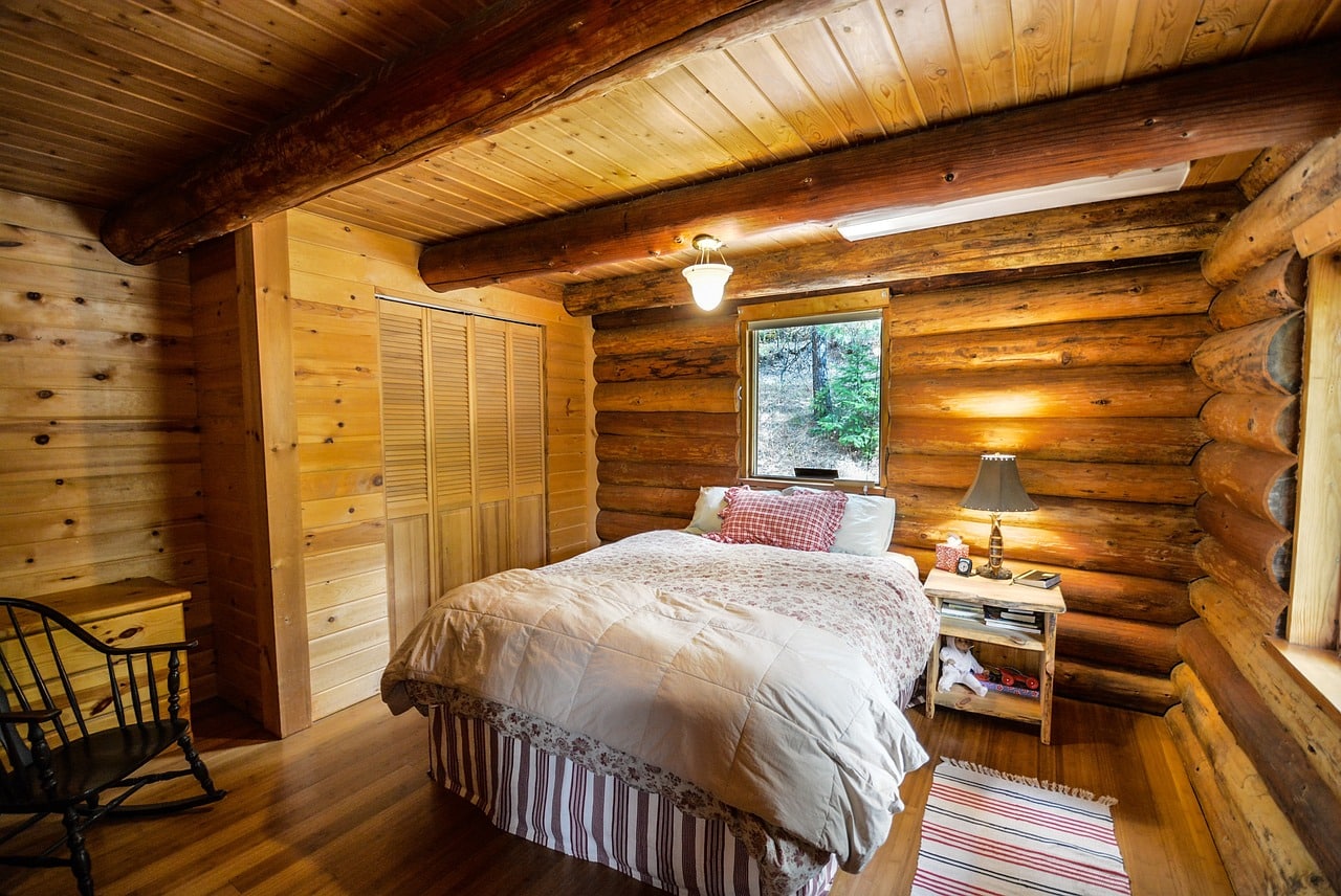 Log home bedroom rustic