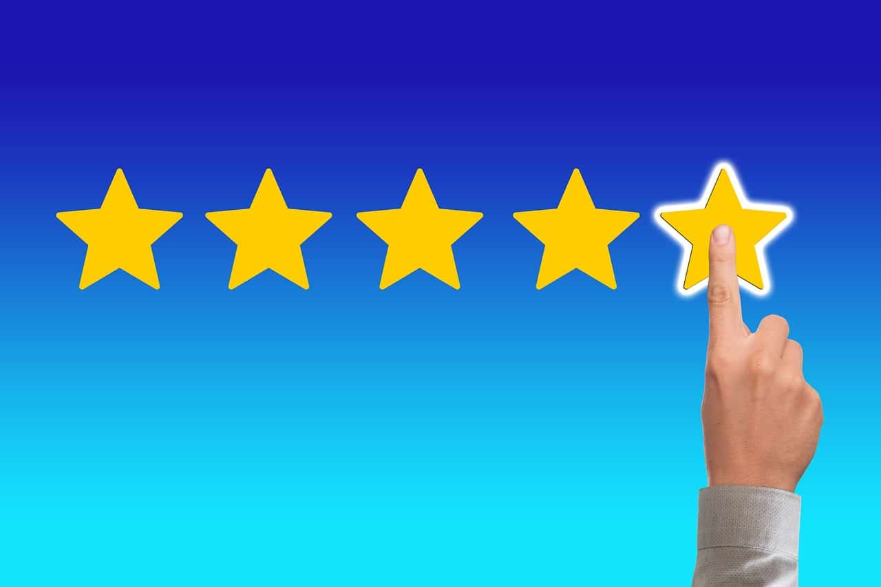 hand pointing to a row of stars signifying excellent Airbnb reviews